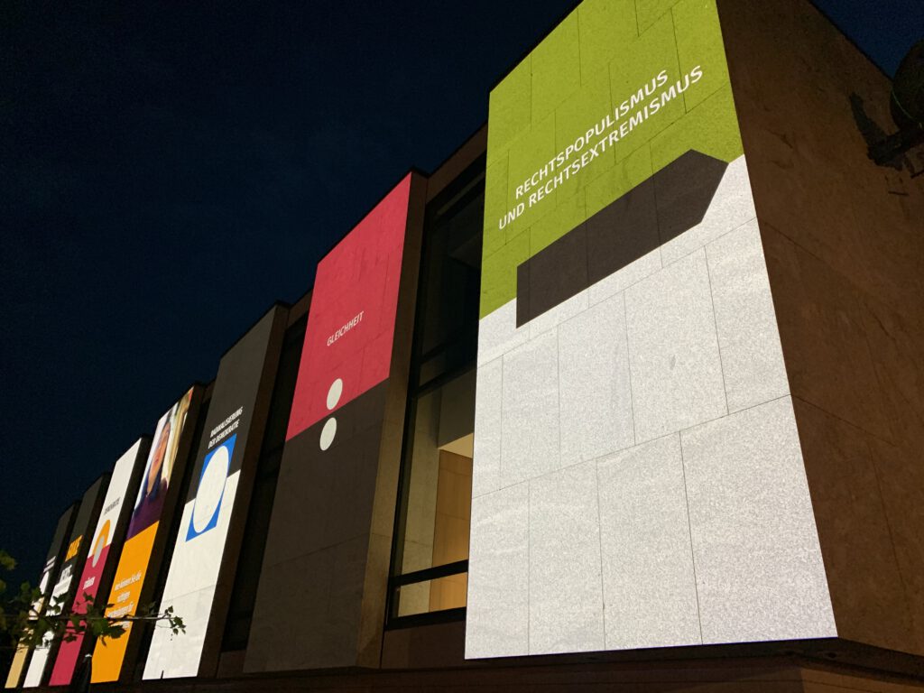 „enlightening the parliament“